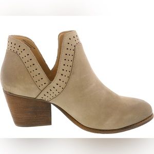 STEVE MADDEN WOMEN'S ANASTASIA NUBUCK ANKLE BOOTIE